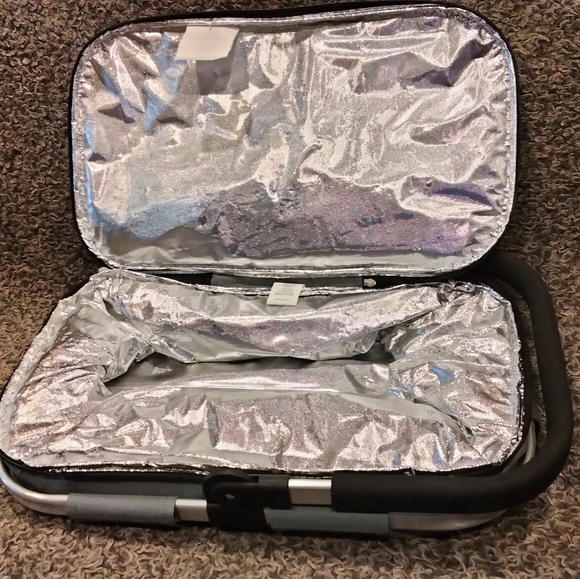 La Z Boy Insulated Collapsible Picnic Basket - Promo Item - La-Z-Boy - Picture 3 of 6